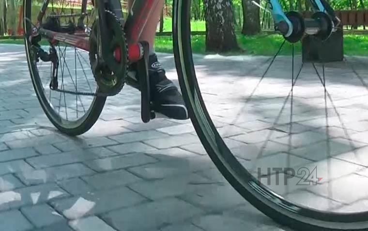 В Нижнекамске велосипедист сбил пожилую женщину, она в тяжелом состоянии в больнице