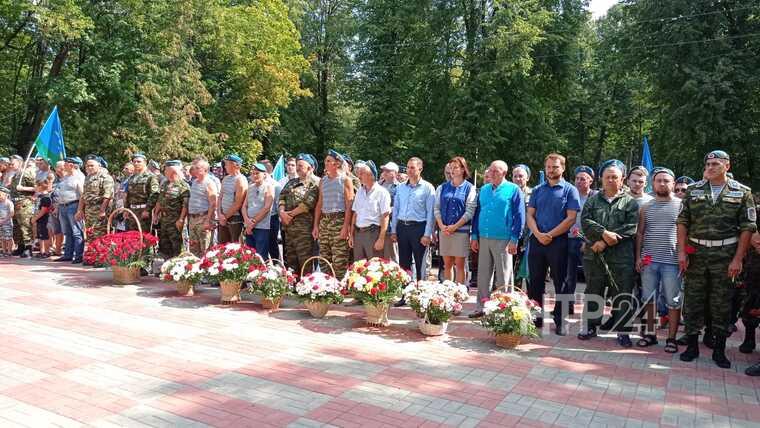 В Нижнекамске десантники вспомнили тех, кто погиб, выполняя боевые задачи