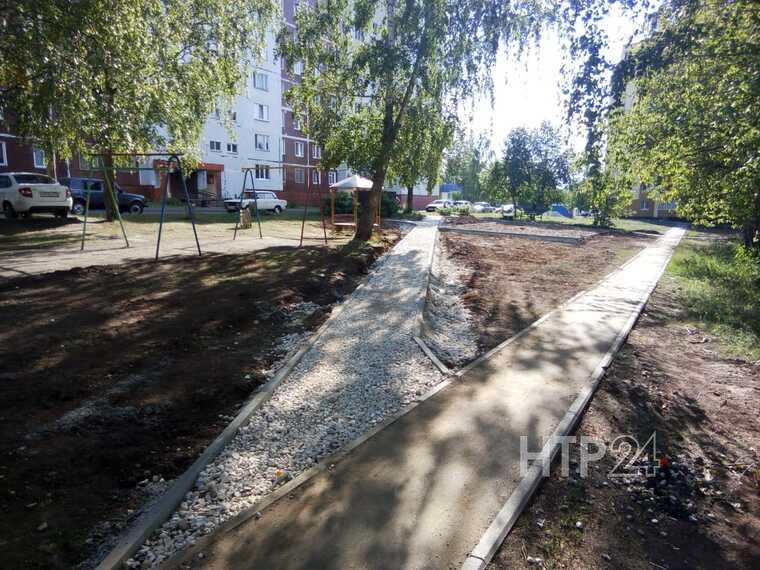 Жители дома в Нижнекамске нашли недочеты при ремонте их двора