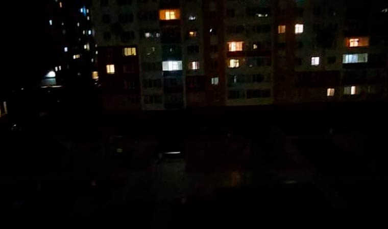 Жители одного из микрорайонов в Нижнекамске ждут, когда появится свет