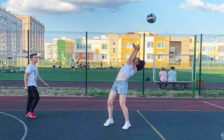 Жительница Нижнекамска восхитилась горожанами на спортивной площадке