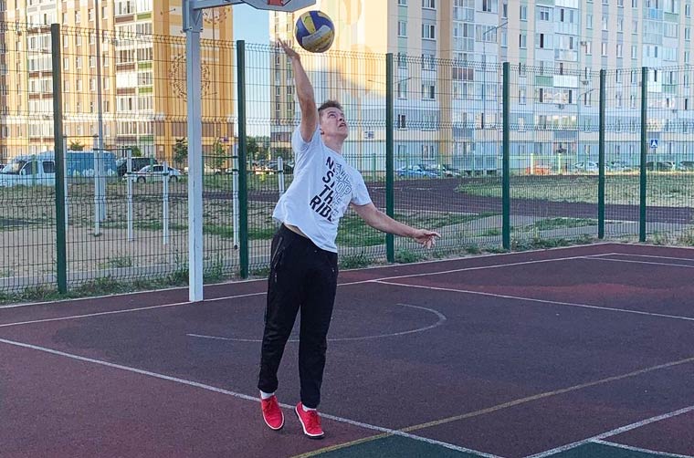 Площадка для игры в волейбол у школы №36 «Норма» в Нижнекамске