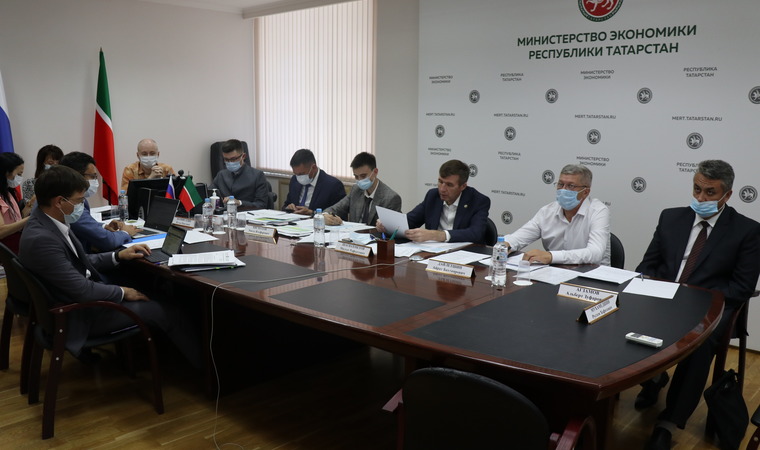 В Татарстане специалисты минэкономики обсудили промпарки и засуху