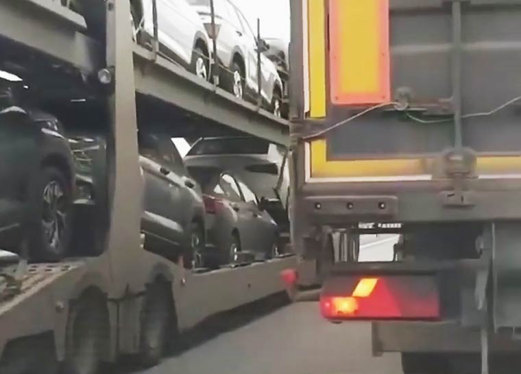 Татарстанский водитель показал блокирующие трассу М-7 фуры