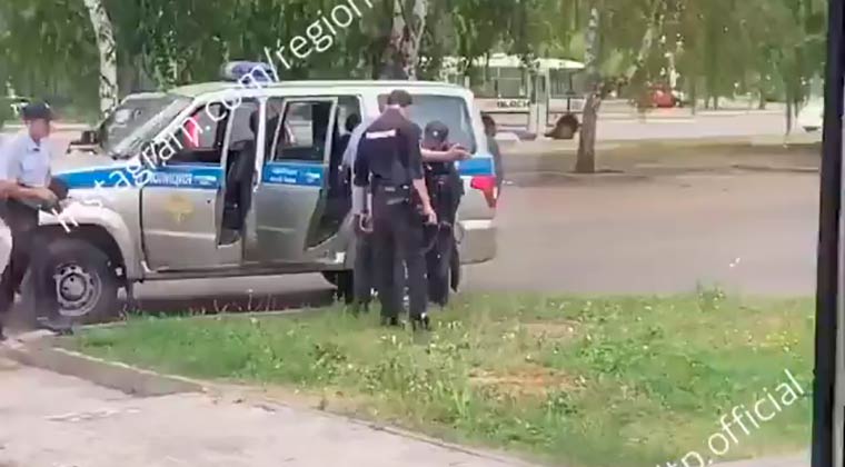 В Татарстане полицейские отпустили разгуливающего с арбалетом мужчину