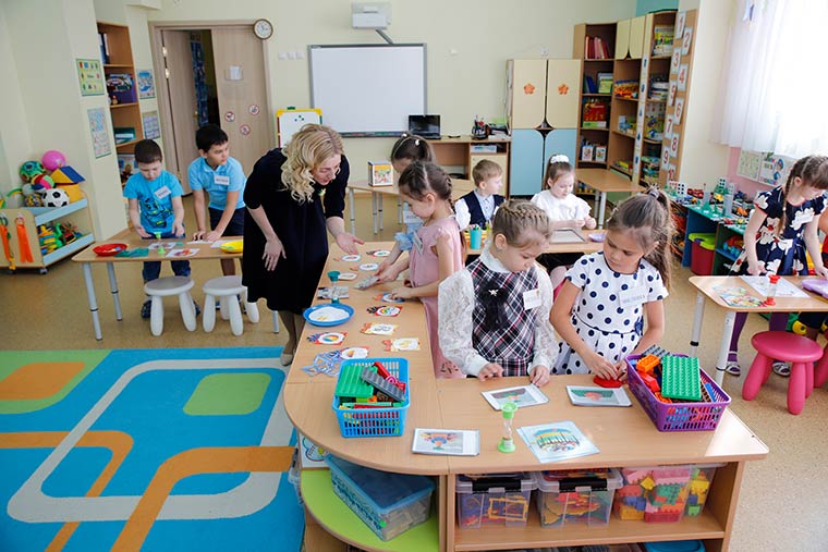 Дети занимаются рукоделием в детском саду «Ладушки» в Нижнекамске