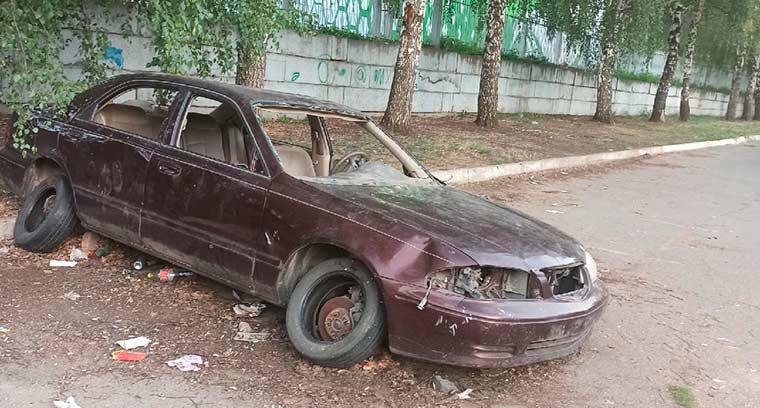 Жительница Нижнекамска попросила убрать бесхозный автомобиль