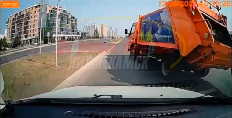 В Нижнекамске сняли на видео «безбашенный» мусоровоз