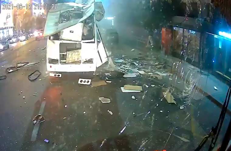В Воронеже взорвался маршрутный автобус, погиб 1 человек
