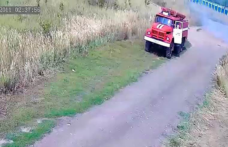 Жители села недалеко от Нижнекамска сняли на видео, как у них горела сухая трава