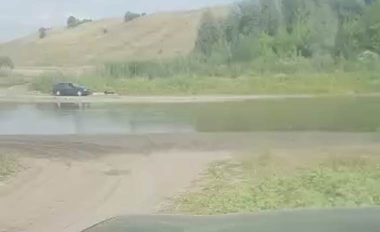 Во время переезда через реку Зай под Нижнекамском утонул автомобиль