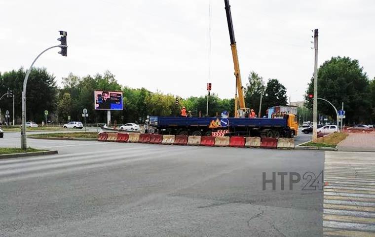 В Нижнекамске закрыли проезд по перекрестку проспектов Химиков и Строителей