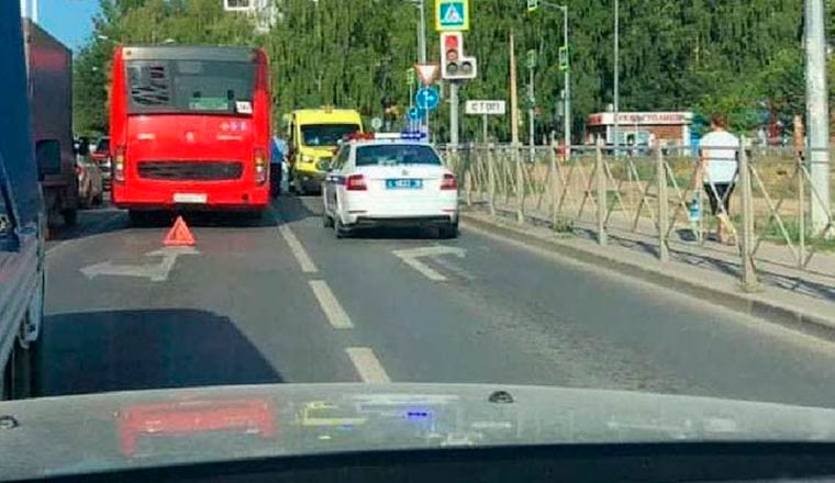 В Татарстане из автобуса на проезжую часть выпала пассажирка