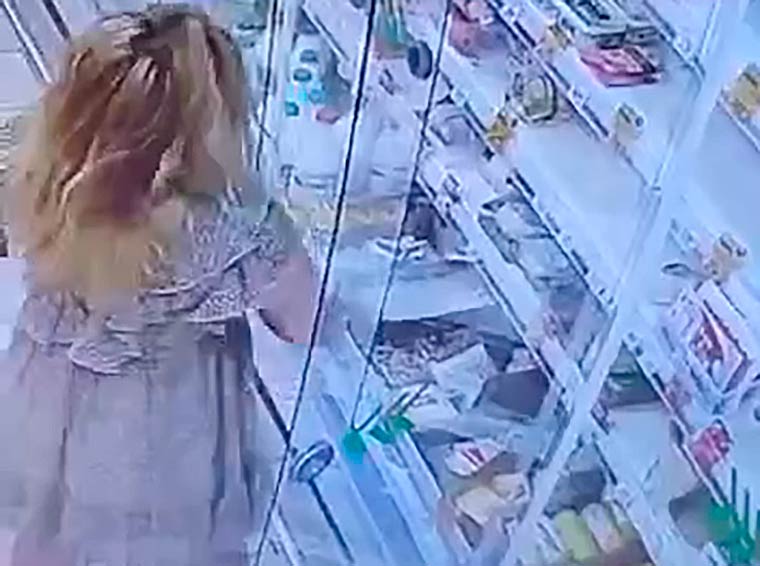 В Интернет выложили видео с женщиной, регулярно ворующей продукты из магазинов в Нижнекамске