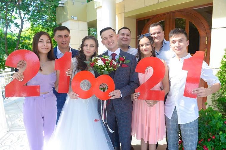 В Нижнекамске в «красивую» дату сыграла свадьбу 21 пара