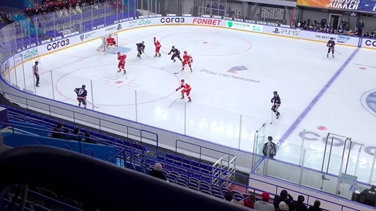 Двойной разгром: нижнекамские хоккеисты сыграли товарищеские матчи против «Куньлунь Ред Стар»