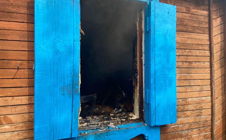 Окно сгоревшего в Буинске дома