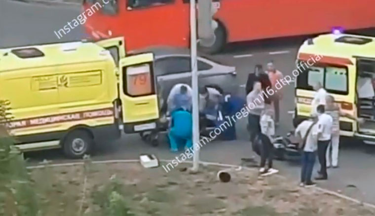 В Татарстане 30-летний мотоциклист разбился на перекрёстке в ДТП с легковушкой