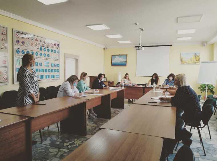 Сария Сабурская на встрече с администрацией школы