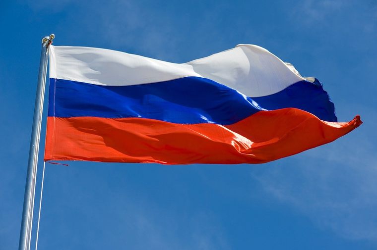 В российских школах будут проводить церемонии поднятия государственного флага