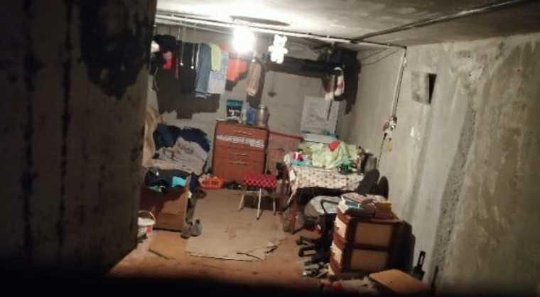 В подвале одного из домов в Нижнекамска поселились бомжи 