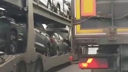 Татарстанский водитель показал блокирующие трассу М-7 фуры