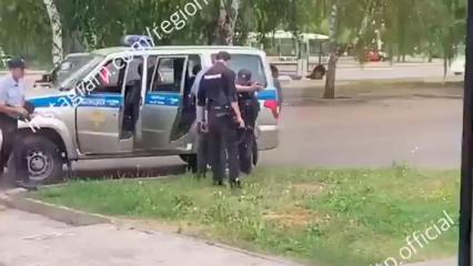 В Татарстане полицейские отпустили разгуливающего с арбалетом мужчину