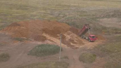 В Нижнекамске выяснят, для чего за дом по ул. Табеева везут глину - НТР 24