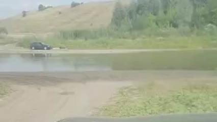 Во время переезда через реку Зай под Нижнекамском утонул автомобиль - НТР 24