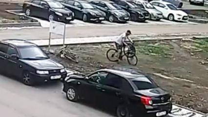 В Нижнекамске велосипедист скрутил колесо с чужого велосипеда на улице