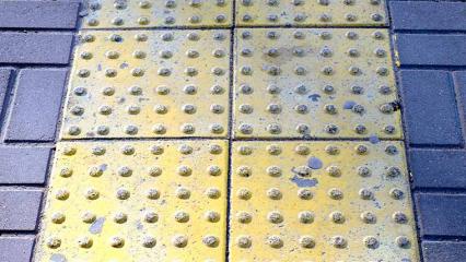 Арендатора помещений в Нижнекамске накажут за отсутствие тактильной плитки - НТР 24