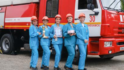 В Нижнекамске 3 женских и 8 мужских команд сразились в пожарной эстафете