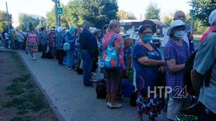 Житель Нижнекамска показал ожидающих так и не приехавший «ПАЗик» горожан - НТР 24
