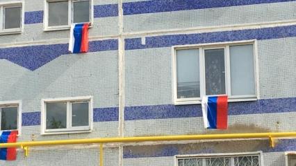 Жители Нижнекамска отметили День флага России - НТР 24