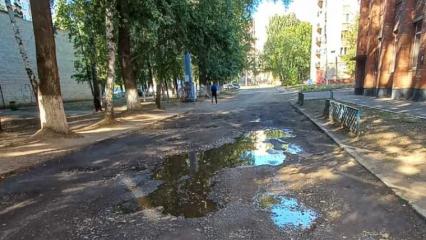 Жители Нижнекамска пожаловались на дорогу, где ломаются их автомобили
