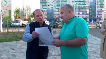 Житель Нижнекамска рассказал мэру города Айдару Метшину про двор, где 6 лет нет освещения