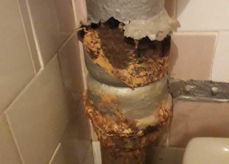 Нижнекамцы беспокоятся, что в их доме может треснуть канализационная труба 