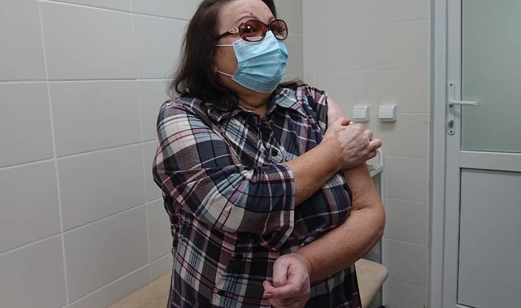 В Татарстане миллионным вакцинированным от COVID-19 стала 65-летняя женщина