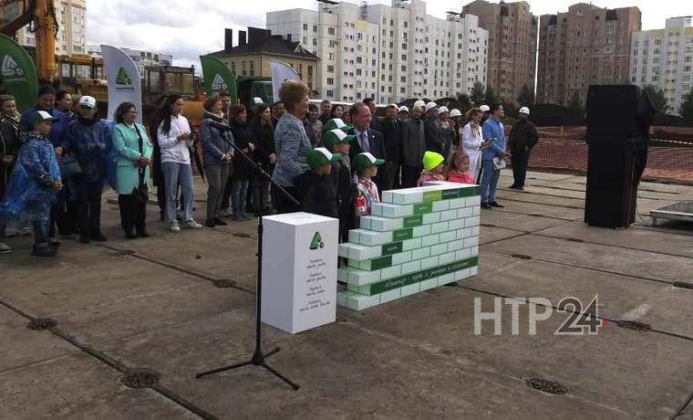 Айдар Метшин заложил первый камень под строительство школы «Адымнар» в Нижнекамске