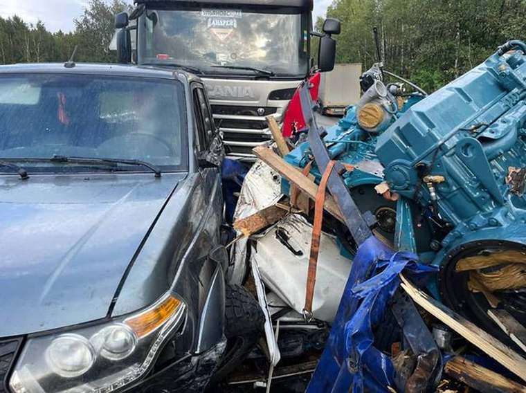На трассе в Татарстане дальнобойщик с неисправными тормозами погиб в ДТП с четырьмя фурами