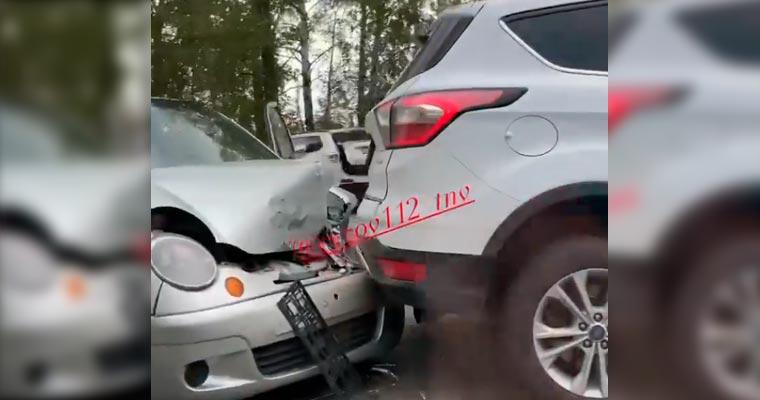 В Татарстане в аварию попали два внедорожника и легковушка