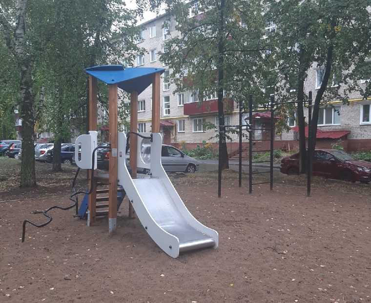 Нижнекамцы просят переделать детскую площадку во дворе на Химиков
