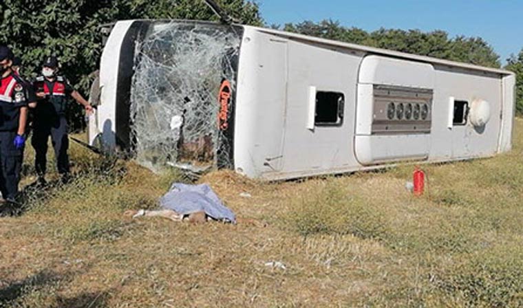 В Турции автобус предположительно с российскими туристами столкнулся с школьным автобусом