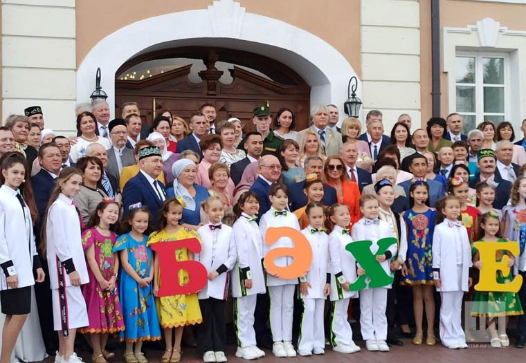 Семья из Нижнекамска побывала в Казанском Кремле на чествовании лучших семей Татарстана