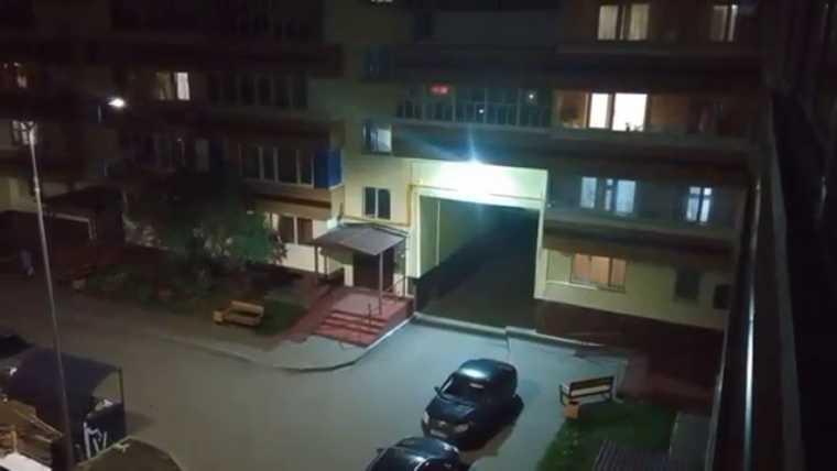 В Нижнекамске жители пятиэтажки не высыпаются из-за ярких вспышек возле дома 