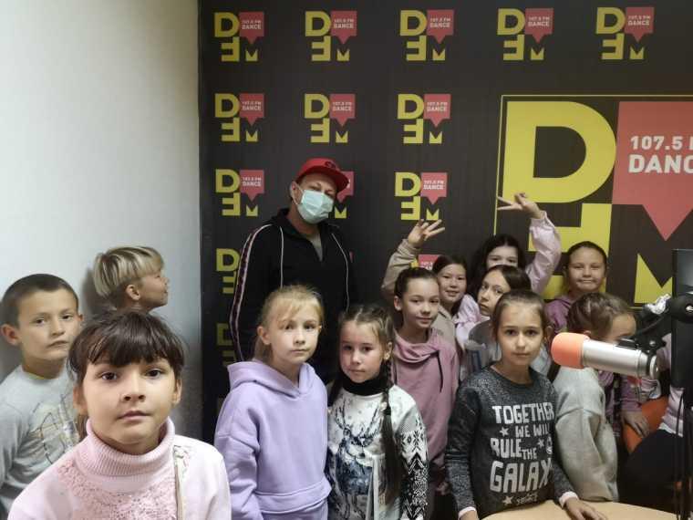 Ученики 3Б класса лицея №14 на радио DFM-Нижнекамск