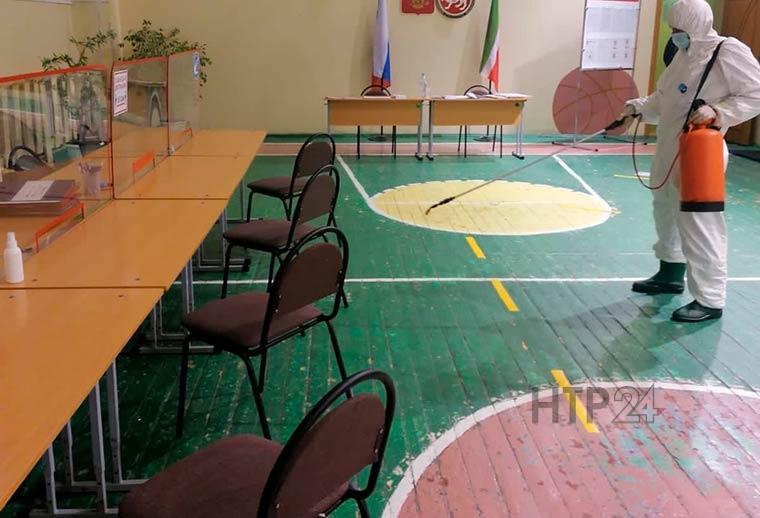 В Нижнекамске избирательные участки дезинфицировали после первого дня голосования