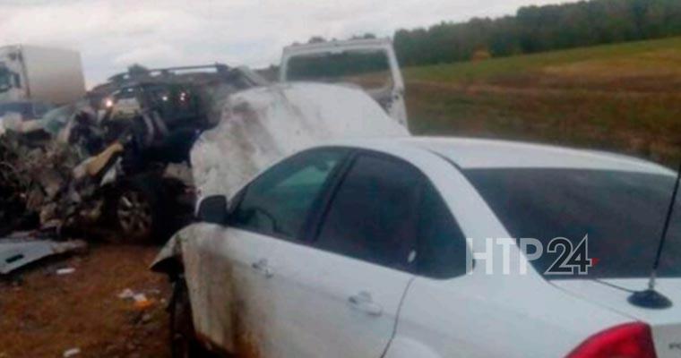 В Татарстане при столкновении трёх машин погибли люди
