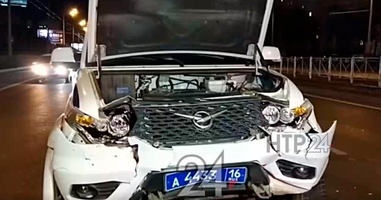 В Казани при столкновении полицейской машины с легковым автомобилем пострадали люди