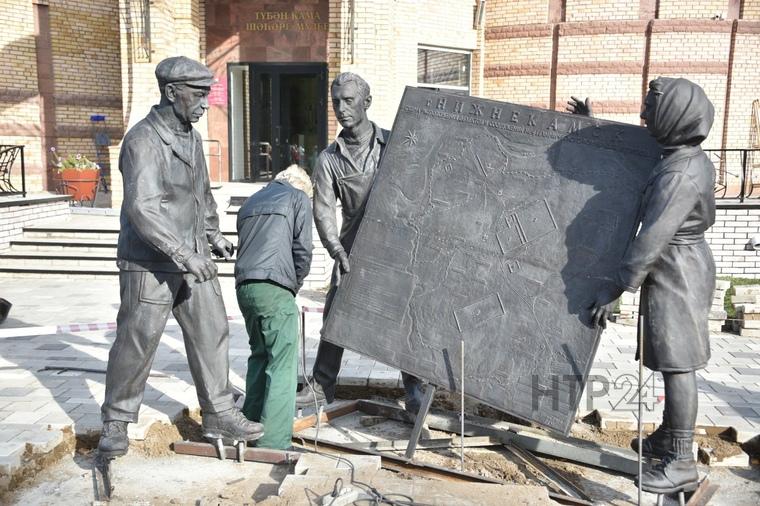 В Нижнекамске завершается установка новой скульптурной композиции